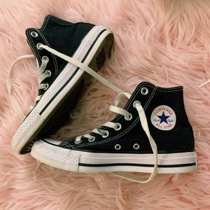 Size 6 Black high top converse